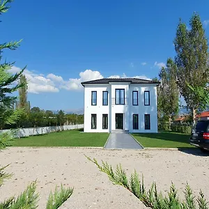  Hotel Nerium Garden Tirana Airport Albânia